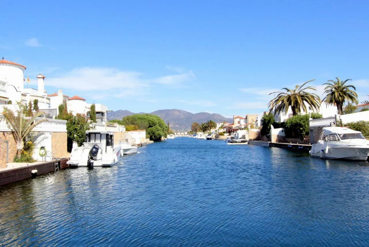 Leon Inmo Chalet Amira - 10191 Empuriabrava 0*,  Spain