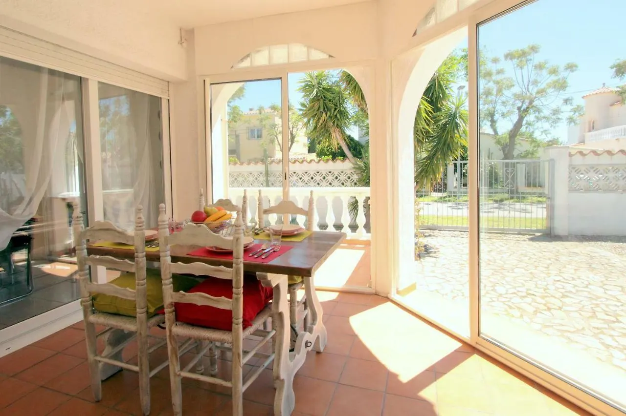 Holiday home Leon Inmo Chalet Amira - 10191 Empuriabrava Spain